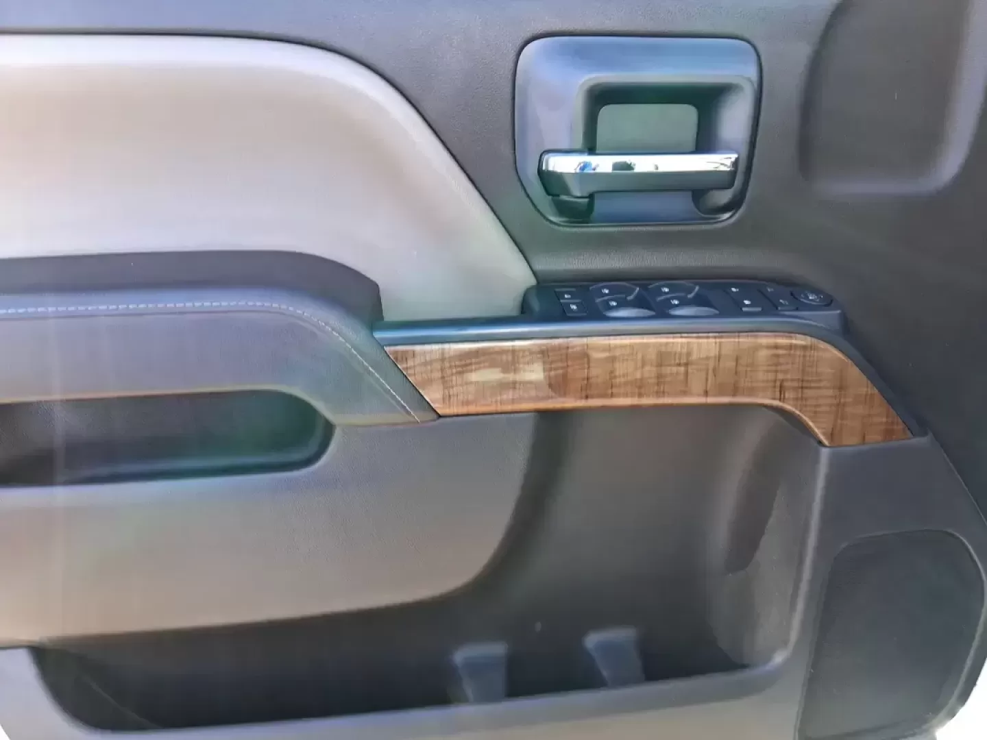 2016 GMC Sierra 1500 SLE (1GTV2MEC8GZ) with an EcoTec3 4.3L V-6 gasoline direct injection engine, 6A transmission, located at 1951 S Dayton Lakeview Rd., New Carlisle, OH, 45344, (937) 908-9800, 39.890999, -84.050255 - Need a truck that can handle Midwest weather, weekend projects, and that long stretch down I75 without breaking a sweat? This **2016 GMC Sierra 1500 SLE Double Cab 4WD** is built for real life in Moraine-whether you're hauling gear to a job site, towing the boat for a day near **Carillon Historical - Photo#18