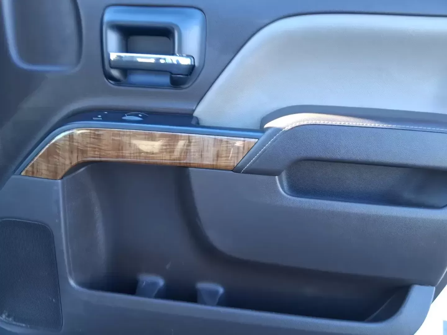 2016 GMC Sierra 1500 SLE (1GTV2MEC8GZ) with an EcoTec3 4.3L V-6 gasoline direct injection engine, 6A transmission, located at 1951 S Dayton Lakeview Rd., New Carlisle, OH, 45344, (937) 908-9800, 39.890999, -84.050255 - Need a truck that can handle Midwest weather, weekend projects, and that long stretch down I75 without breaking a sweat? This **2016 GMC Sierra 1500 SLE Double Cab 4WD** is built for real life in Moraine-whether you're hauling gear to a job site, towing the boat for a day near **Carillon Historical - Photo#19