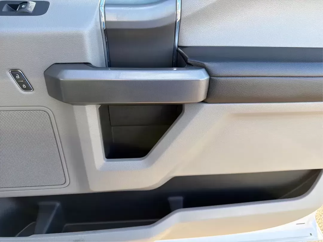 2015 Ford F-150 XLT (1FTEW1EP2FK) with an 2.7L V6 DOHC 24V engine, 6-Speed Automatic transmission, located at 1230 East Main St, Xenia, OH, 45385, (937) 908-9800, 39.688026, -83.910172 - Picture your next weekend: the bed loaded for a Greene County lake day, the family comfortable in a roomy Crew Cab, and 4WD ready when the weather turns on I35 or you decide to explore back roads outside Xenia. This 2015 Ford F-150 XLT is built for real life-work, play, towing, and everyday errands- - Photo#19