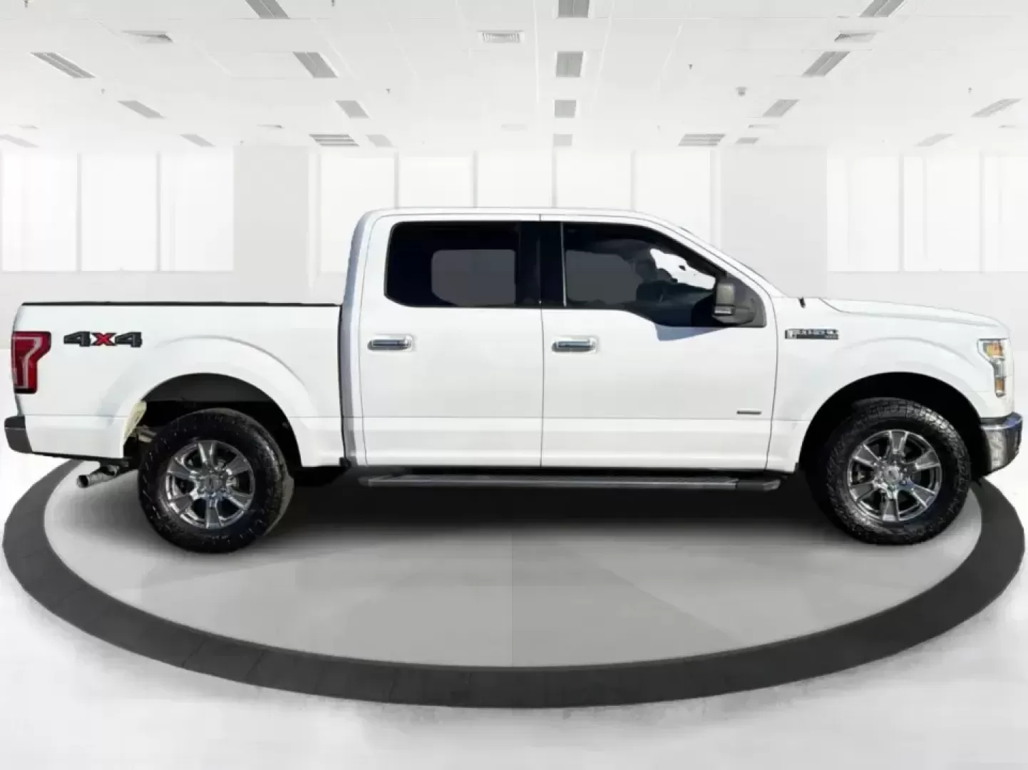 2015 Ford F-150 XLT (1FTEW1EP2FK) with an 2.7L V6 DOHC 24V engine, 6-Speed Automatic transmission, located at 1230 East Main St, Xenia, OH, 45385, (937) 908-9800, 39.688026, -83.910172 - Picture your next weekend: the bed loaded for a Greene County lake day, the family comfortable in a roomy Crew Cab, and 4WD ready when the weather turns on I35 or you decide to explore back roads outside Xenia. This 2015 Ford F-150 XLT is built for real life-work, play, towing, and everyday errands- - Photo#1