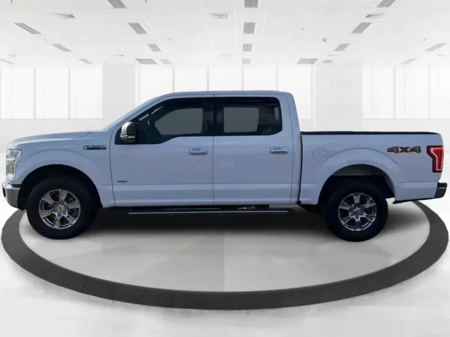 2015 Ford F-150 XLT (1FTEW1EP2FK) with an 2.7L V6 DOHC 24V engine, 6-Speed Automatic transmission, located at 1230 East Main St, Xenia, OH, 45385, (937) 908-9800, 39.688026, -83.910172 - Picture your next weekend: the bed loaded for a Greene County lake day, the family comfortable in a roomy Crew Cab, and 4WD ready when the weather turns on I35 or you decide to explore back roads outside Xenia. This 2015 Ford F-150 XLT is built for real life-work, play, towing, and everyday errands- - Photo#5