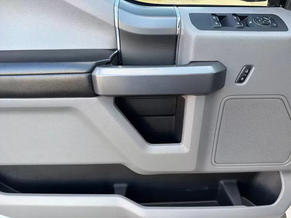 2015 Ford F-150 XLT (1FTEW1EP2FK) with an 2.7L V6 DOHC 24V engine, 6-Speed Automatic transmission, located at 1230 East Main St, Xenia, OH, 45385, (937) 908-9800, 39.688026, -83.910172 - Picture your next weekend: the bed loaded for a Greene County lake day, the family comfortable in a roomy Crew Cab, and 4WD ready when the weather turns on I35 or you decide to explore back roads outside Xenia. This 2015 Ford F-150 XLT is built for real life-work, play, towing, and everyday errands- - Photo#18