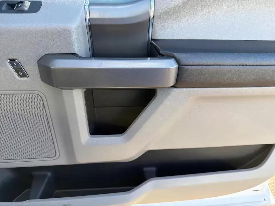 2015 Ford F-150 XLT (1FTEW1EP2FK) with an 2.7L V6 DOHC 24V engine, 6-Speed Automatic transmission, located at 1230 East Main St, Xenia, OH, 45385, (937) 908-9800, 39.688026, -83.910172 - Picture your next weekend: the bed loaded for a Greene County lake day, the family comfortable in a roomy Crew Cab, and 4WD ready when the weather turns on I35 or you decide to explore back roads outside Xenia. This 2015 Ford F-150 XLT is built for real life-work, play, towing, and everyday errands- - Photo#19