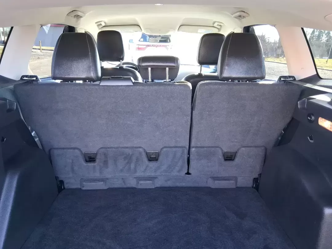 2019 Ford Escape SE (1FMCU0GD6KU) with an 1.5L L4 DOHC 16V engine, 6A transmission, located at 401 Woodman Dr, Riverside, OH, 45431, (937) 908-9800, 39.760899, -84.123421 - Need a dependable SUV for long commutes down I-675, quick school drop-offs, and weekend getaways to Carillon Historical Park or a day at the National Museum of the U.S. Air Force? This 2019 Ford Escape SE in Agate Black Metallic is built for real-life driving in and around Riverside, Ohio-comfortabl - Photo#12