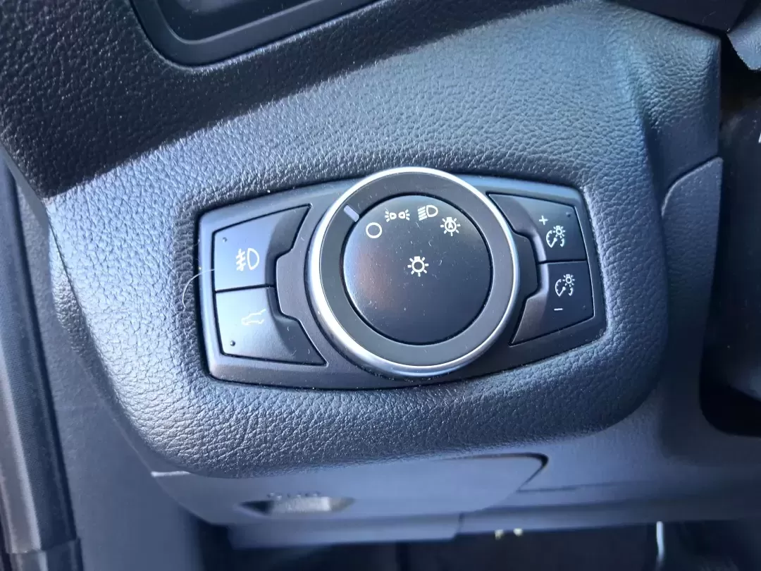 2019 Ford Escape SE (1FMCU0GD6KU) with an 1.5L L4 DOHC 16V engine, 6A transmission, located at 401 Woodman Dr, Riverside, OH, 45431, (937) 908-9800, 39.760899, -84.123421 - Need a dependable SUV for long commutes down I-675, quick school drop-offs, and weekend getaways to Carillon Historical Park or a day at the National Museum of the U.S. Air Force? This 2019 Ford Escape SE in Agate Black Metallic is built for real-life driving in and around Riverside, Ohio-comfortabl - Photo#17