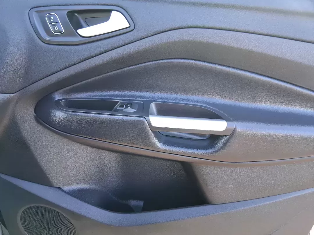 2019 Ford Escape SE (1FMCU0GD6KU) with an 1.5L L4 DOHC 16V engine, 6A transmission, located at 401 Woodman Dr, Riverside, OH, 45431, (937) 908-9800, 39.760899, -84.123421 - Need a dependable SUV for long commutes down I-675, quick school drop-offs, and weekend getaways to Carillon Historical Park or a day at the National Museum of the U.S. Air Force? This 2019 Ford Escape SE in Agate Black Metallic is built for real-life driving in and around Riverside, Ohio-comfortabl - Photo#20