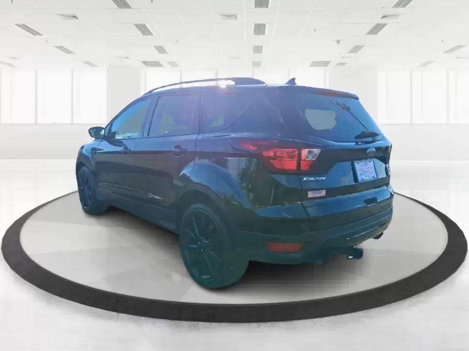 2019 Ford Escape SE (1FMCU0GD6KU) with an 1.5L L4 DOHC 16V engine, 6A transmission, located at 401 Woodman Dr, Riverside, OH, 45431, (937) 908-9800, 39.760899, -84.123421 - Need a dependable SUV for long commutes down I-675, quick school drop-offs, and weekend getaways to Carillon Historical Park or a day at the National Museum of the U.S. Air Force? This 2019 Ford Escape SE in Agate Black Metallic is built for real-life driving in and around Riverside, Ohio-comfortabl - Photo#4