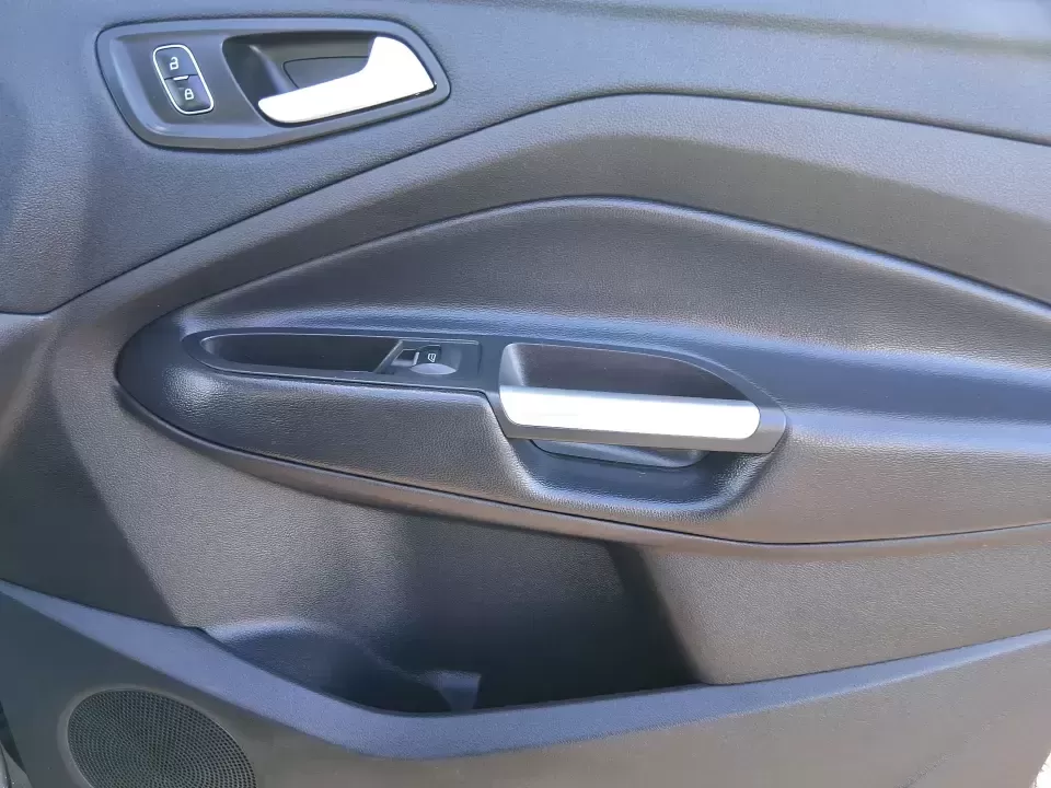 2019 Ford Escape SE (1FMCU0GD6KU) with an 1.5L L4 DOHC 16V engine, 6A transmission, located at 401 Woodman Dr, Riverside, OH, 45431, (937) 908-9800, 39.760899, -84.123421 - Need a dependable SUV for long commutes down I-675, quick school drop-offs, and weekend getaways to Carillon Historical Park or a day at the National Museum of the U.S. Air Force? This 2019 Ford Escape SE in Agate Black Metallic is built for real-life driving in and around Riverside, Ohio-comfortabl - Photo#20