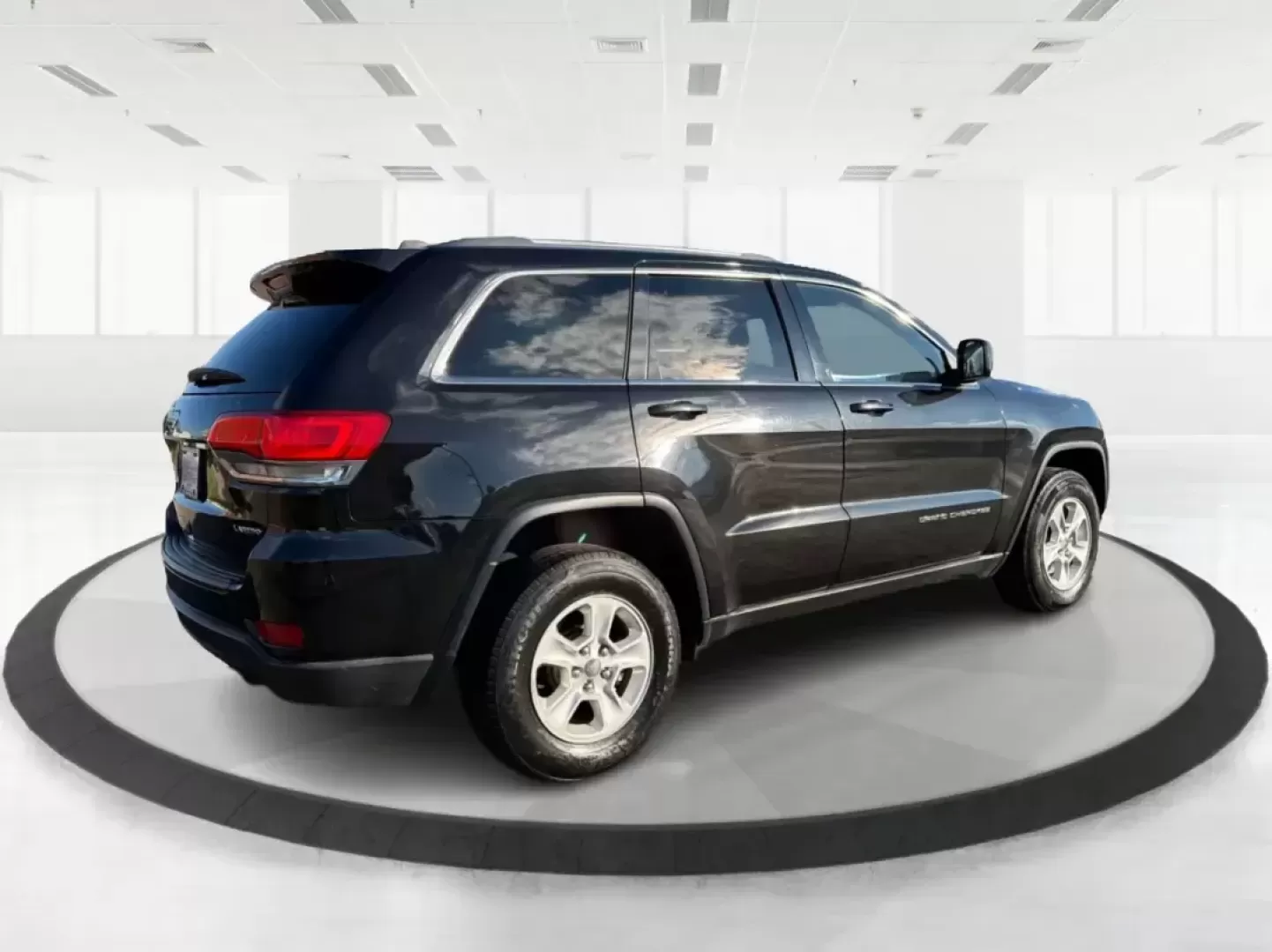 2015 Jeep Grand Cherokee Laredo (1C4RJFAG7FC) with an 3.6L V-6 DOHC engine, 8-Speed Automatic transmission, located at 401 Woodman Dr, Riverside, OH, 45431, (937) 908-9800, 39.760899, -84.123421 - Picture your next weekend: you're loading up the family for a quick getaway to Caesars Creek, grabbing groceries after work, or cruising I-675 toward Dayton with a confident, comfortable SUV that feels ready for anything Ohio weather throws your way. This 2015 Jeep Grand Cherokee Laredo 4WD is built - Photo#2