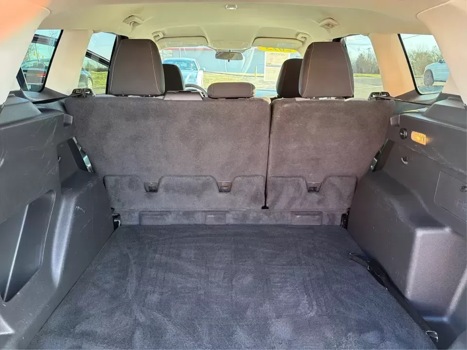 2018 Ford Escape SE (1FMCU9GD4JU) with an 1.5L L4 DOHC 16V engine, 6A transmission, located at 880 E. National Road, Vandalia, OH, 45377, (937) 908-9800, 39.891918, -84.183594 - Picture your next Ohio weekend: loading up the kids for a splash at Splash Xenia, cruising out to John Bryan State Park for a hike, or tackling a snowy morning commute from Beavercreek to downtown Dayton with confidence. This 2018 Ford Escape SE in Blue Metallic is the kind of compact SUV that fits - Photo#12