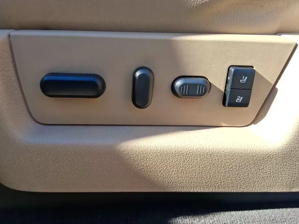 2013 Ford F-150 LARIAT (1FTFX1ETXDF) with an 3.5L V6 TURBO engine, 6-Speed Automatic transmission, located at 1099 N County Rd 25A , Troy, OH, 45373, (937) 908-9800, 40.057079, -84.212883 - Need one truck that can handle the weekday grind, the Saturday hardware-store run, and a spur-of-the-moment road trip up I-75? This 2013 Ford F-150 LARIAT 4WD is built for real life in Troy, Ohio-strong enough for towing and hauling, comfortable enough for long commutes, and refined enough to pull u - Photo#17