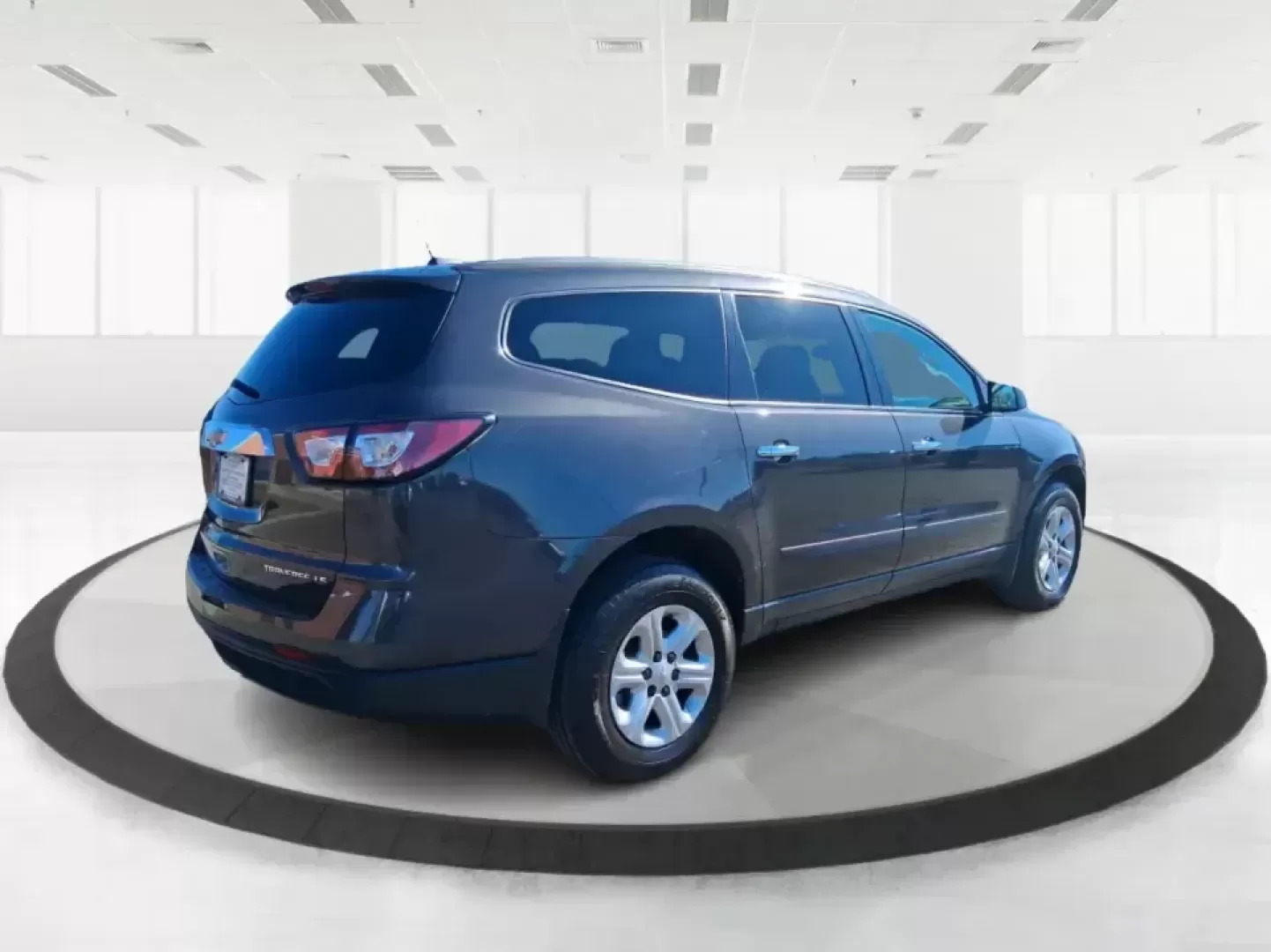 2016 Chevrolet Traverse LS (1GNKRFKDXGJ) with an 3.6L V-6 gasoline direct injection engine, 6A transmission, located at 401 Woodman Dr, Riverside, OH, 45431, (937) 908-9800, 39.760899, -84.123421 - Need one SUV that can handle school drop-offs, long commutes to Dayton, and weekend runs out toward John Bryan State Park without feeling cramped? This 2016 Chevrolet Traverse LS is built for real life-roomy seating for the whole crew, flexible cargo space for strollers or sports gear, and confident - Photo#2