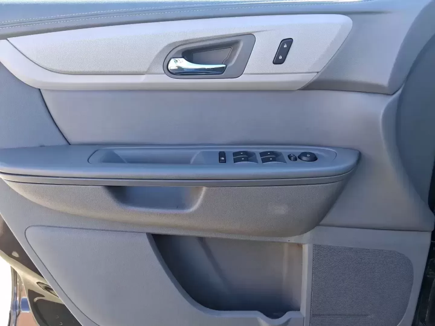 2016 Chevrolet Traverse LS (1GNKRFKDXGJ) with an 3.6L V-6 gasoline direct injection engine, 6A transmission, located at 401 Woodman Dr, Riverside, OH, 45431, (937) 908-9800, 39.760899, -84.123421 - Need one SUV that can handle school drop-offs, long commutes to Dayton, and weekend runs out toward John Bryan State Park without feeling cramped? This 2016 Chevrolet Traverse LS is built for real life-roomy seating for the whole crew, flexible cargo space for strollers or sports gear, and confident - Photo#18