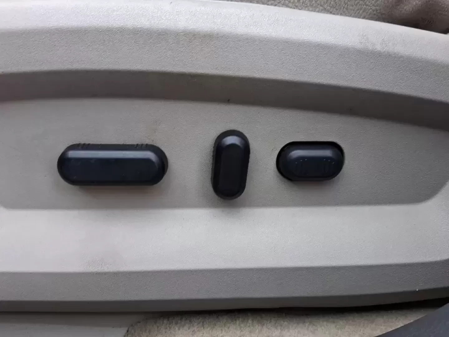 2011 Ford Edge Limited (2FMDK3KC0BB) with an 3.5L V-6 DOHC engine, 6-Speed Automatic transmission, located at 401 Woodman Dr, Riverside, OH, 45431, (937) 908-9800, 39.760899, -84.123421 - Load up the family, pack the cooler, and point the nose toward a weekend getaway-this 2011 Ford Edge Limited is the kind of SUV that fits real life in New Carlisle, from school drop-offs and grocery runs to road trips out toward Dayton or a quick escape to nearby parks. Finished in eye-catching Bord - Photo#18