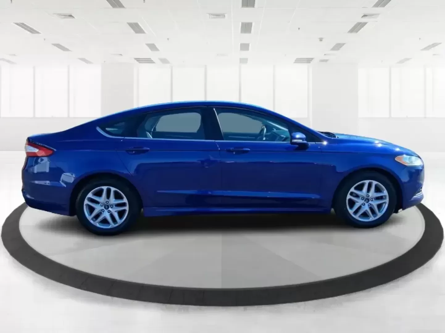 2016 Ford Fusion SE (1FA6P0H79G5) with an 2.5L L4 DOHC 16V engine, 6-Speed Automatic transmission, located at 401 Woodman Dr, Riverside, OH, 45431, (937) 908-9800, 39.760899, -84.123421 - Need a dependable sedan for the daily commute between Riverside and downtown Dayton, school drop-offs, or weekend runs out toward Wright-Patterson AFB and the National Museum of the U.S. Air Force? This 2016 Ford Fusion SE is built for real life-comfortable on longer stretches of I675, easy to park - Photo#1