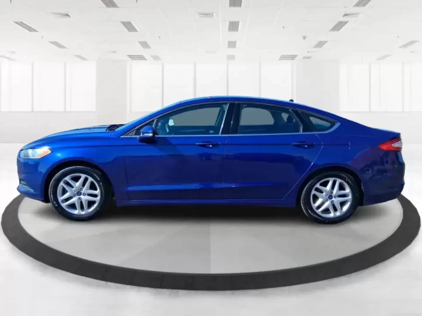 2016 Ford Fusion SE (1FA6P0H79G5) with an 2.5L L4 DOHC 16V engine, 6-Speed Automatic transmission, located at 401 Woodman Dr, Riverside, OH, 45431, (937) 908-9800, 39.760899, -84.123421 - Need a dependable sedan for the daily commute between Riverside and downtown Dayton, school drop-offs, or weekend runs out toward Wright-Patterson AFB and the National Museum of the U.S. Air Force? This 2016 Ford Fusion SE is built for real life-comfortable on longer stretches of I675, easy to park - Photo#5