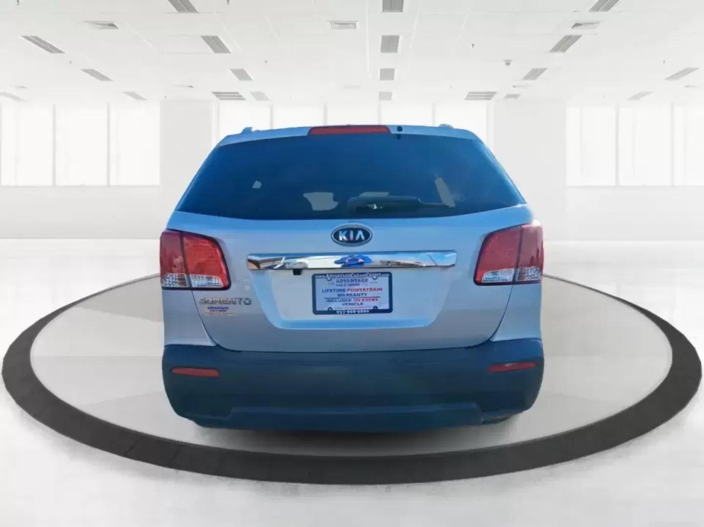 2013 Kia Sorento LX (5XYKTCA64DG) with an 2.4L I-4 gasoline direct injection engine, 6-Speed Automatic transmission, located at 1230 East Main St, Xenia, OH, 45385, (937) 908-9800, 39.688026, -83.910172 - Load up the kids, the dog, and the groceries-or point the hood toward a weekend escape at John Bryan State Park-because this 2013 Kia Sorento LX is the kind of practical SUV that fits real life in Greene County. With confident all-weather capability, flexible seating, and everyday comfort, it's idea - Photo#3