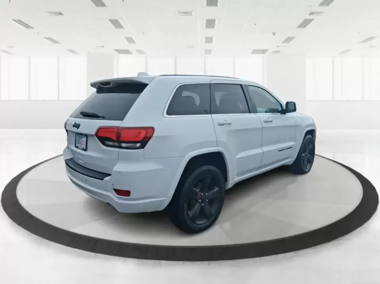 2015 Jeep Grand Cherokee Altitude (1C4RJFAG9FC) with an 3.6L V-6 DOHC engine, 8-Speed Automatic transmission, located at 1099 N County Rd 25A , Troy, OH, 45373, (937) 908-9800, 40.057079, -84.212883 - Weekend getaways to Hocking Hills, snowy school runs, or a confident daily commute up I75 feel easier when your SUV is built for real Ohio weather and real-life schedules. This 2015 Jeep Grand Cherokee Altitude in Bright White Clearcoat is the kind of capable, comfortable SUV that fits busy families - Photo#2