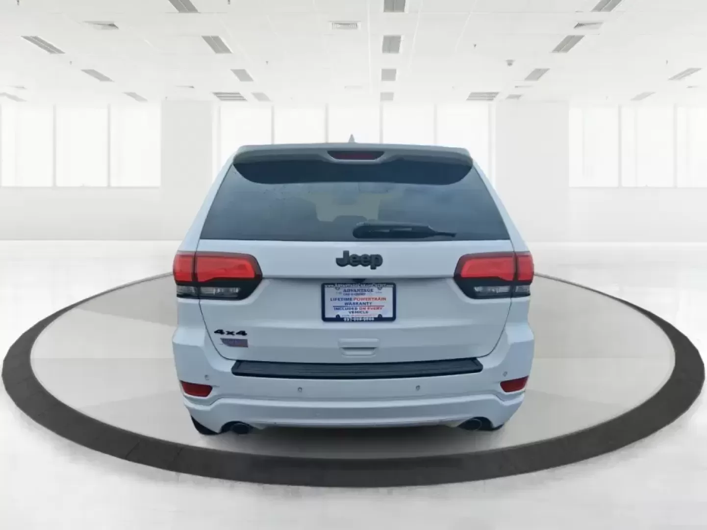 2015 Jeep Grand Cherokee Altitude (1C4RJFAG9FC) with an 3.6L V-6 DOHC engine, 8-Speed Automatic transmission, located at 1099 N County Rd 25A , Troy, OH, 45373, (937) 908-9800, 40.057079, -84.212883 - Weekend getaways to Hocking Hills, snowy school runs, or a confident daily commute up I75 feel easier when your SUV is built for real Ohio weather and real-life schedules. This 2015 Jeep Grand Cherokee Altitude in Bright White Clearcoat is the kind of capable, comfortable SUV that fits busy families - Photo#3