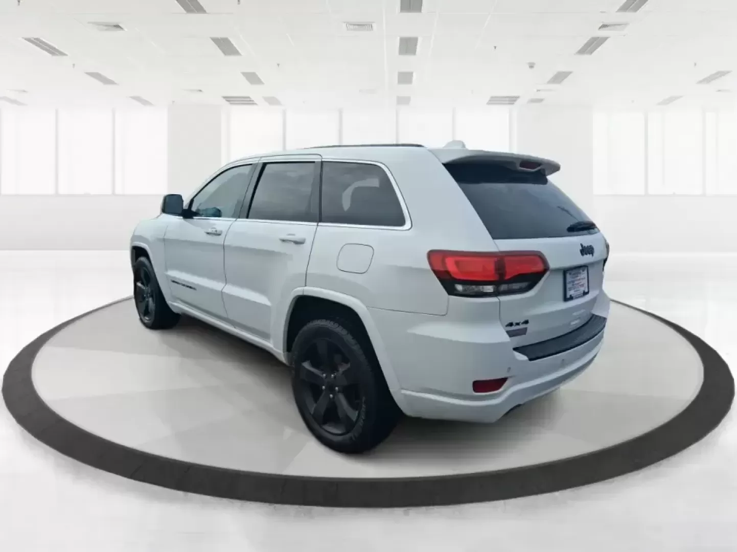 2015 Jeep Grand Cherokee Altitude (1C4RJFAG9FC) with an 3.6L V-6 DOHC engine, 8-Speed Automatic transmission, located at 1099 N County Rd 25A , Troy, OH, 45373, (937) 908-9800, 40.057079, -84.212883 - Weekend getaways to Hocking Hills, snowy school runs, or a confident daily commute up I75 feel easier when your SUV is built for real Ohio weather and real-life schedules. This 2015 Jeep Grand Cherokee Altitude in Bright White Clearcoat is the kind of capable, comfortable SUV that fits busy families - Photo#4