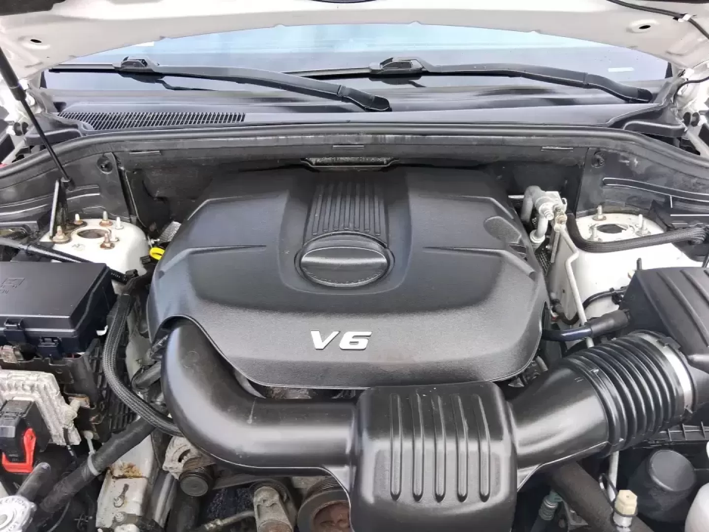 2015 Jeep Grand Cherokee Altitude (1C4RJFAG9FC) with an 3.6L V-6 DOHC engine, 8-Speed Automatic transmission, located at 1099 N County Rd 25A , Troy, OH, 45373, (937) 908-9800, 40.057079, -84.212883 - Weekend getaways to Hocking Hills, snowy school runs, or a confident daily commute up I75 feel easier when your SUV is built for real Ohio weather and real-life schedules. This 2015 Jeep Grand Cherokee Altitude in Bright White Clearcoat is the kind of capable, comfortable SUV that fits busy families - Photo#11