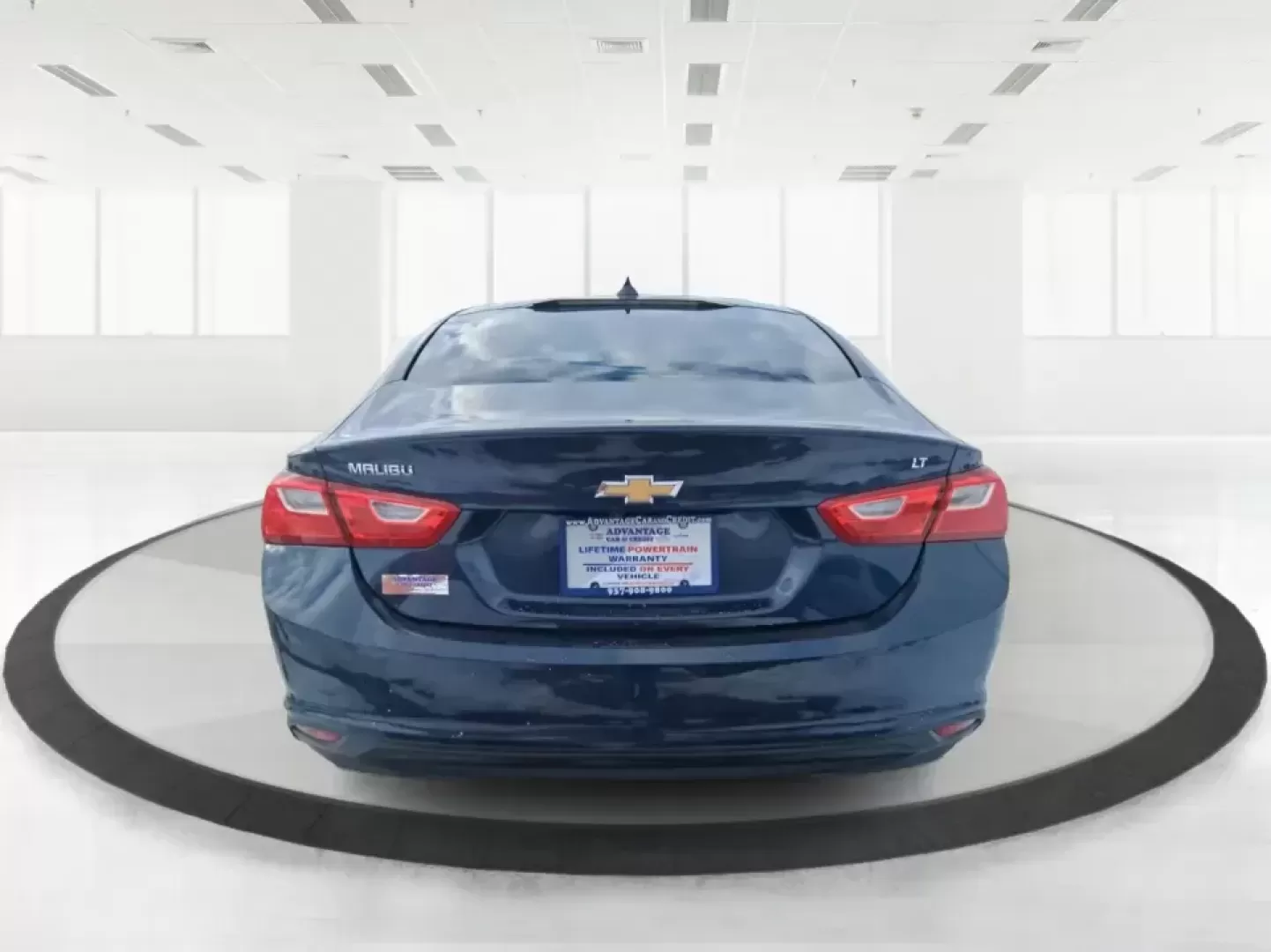 2018 Chevrolet Malibu LT (1G1ZD5STXJF) with an ECOTEC 1.5L I-4 gasoline direct injection engine, 6A transmission, located at 1230 East Main St, Xenia, OH, 45385, (937) 908-9800, 39.688026, -83.910172 - Need a dependable sedan that can handle the weekday commute, weekend errands, and the occasional I-75 road trip without draining your budget? This 2018 Chevrolet Malibu LT is built for real life in Troy-comfortable for long drives, efficient on regular unleaded, and roomy enough for growing families - Photo#3