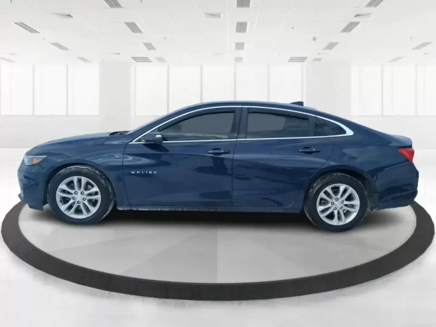 2018 Chevrolet Malibu LT (1G1ZD5STXJF) with an ECOTEC 1.5L I-4 gasoline direct injection engine, 6A transmission, located at 1230 East Main St, Xenia, OH, 45385, (937) 908-9800, 39.688026, -83.910172 - Need a dependable sedan that can handle the weekday commute, weekend errands, and the occasional I-75 road trip without draining your budget? This 2018 Chevrolet Malibu LT is built for real life in Troy-comfortable for long drives, efficient on regular unleaded, and roomy enough for growing families - Photo#5