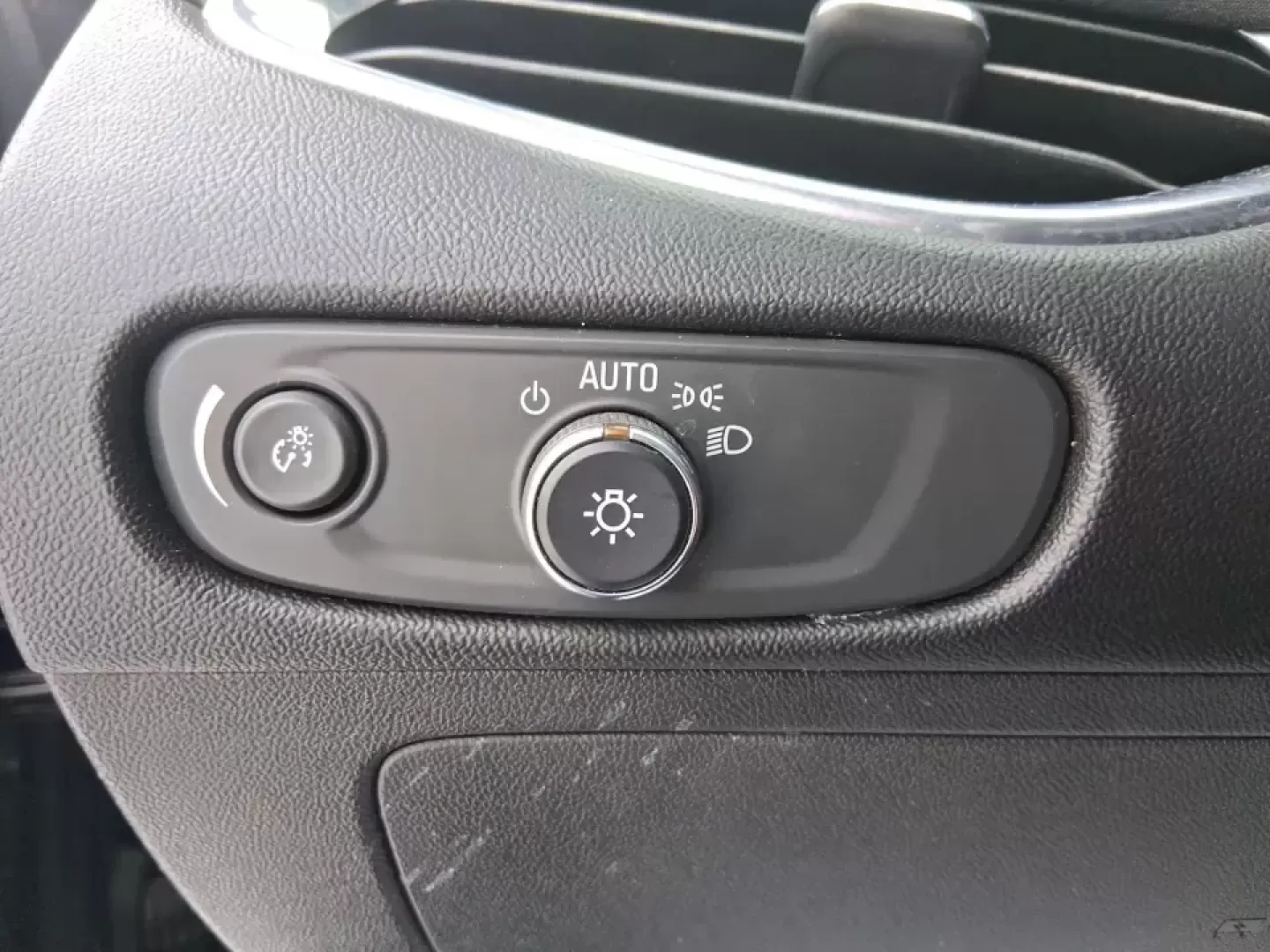 2018 Chevrolet Malibu LT (1G1ZD5STXJF) with an ECOTEC 1.5L I-4 gasoline direct injection engine, 6A transmission, located at 1230 East Main St, Xenia, OH, 45385, (937) 908-9800, 39.688026, -83.910172 - Need a dependable sedan that can handle the weekday commute, weekend errands, and the occasional I-75 road trip without draining your budget? This 2018 Chevrolet Malibu LT is built for real life in Troy-comfortable for long drives, efficient on regular unleaded, and roomy enough for growing families - Photo#18