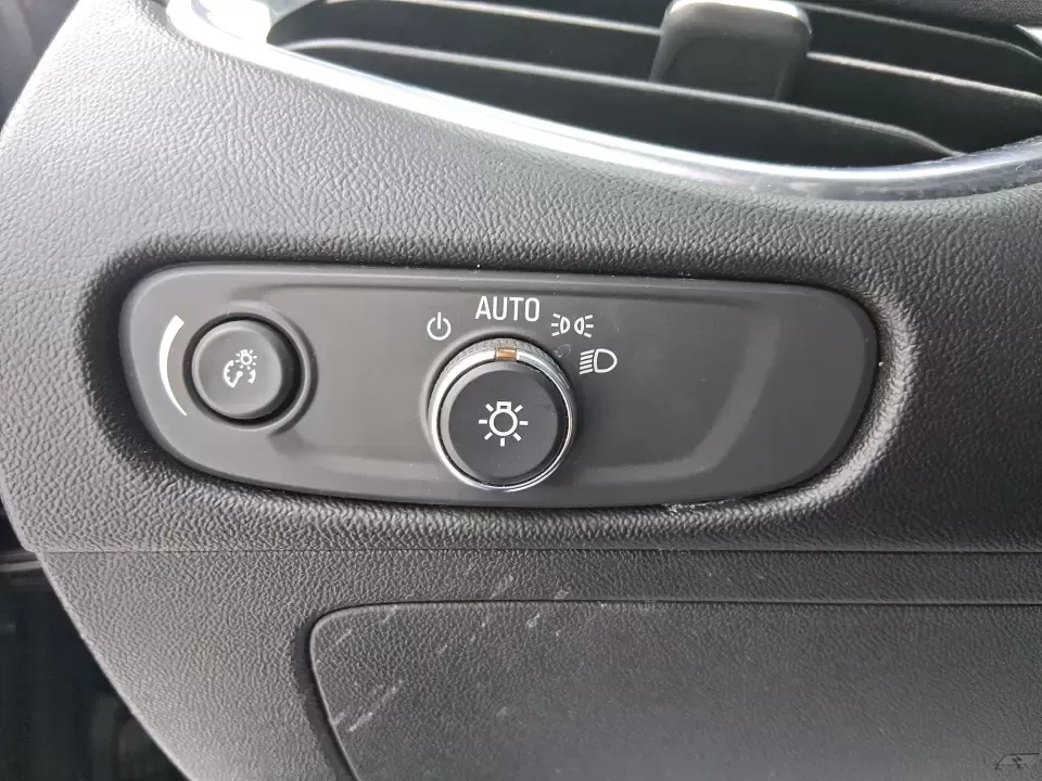 2018 Chevrolet Malibu LT (1G1ZD5STXJF) with an ECOTEC 1.5L I-4 gasoline direct injection engine, 6A transmission, located at 1230 East Main St, Xenia, OH, 45385, (937) 908-9800, 39.688026, -83.910172 - Need a dependable sedan that can handle the weekday commute, weekend errands, and the occasional I-75 road trip without draining your budget? This 2018 Chevrolet Malibu LT is built for real life in Troy-comfortable for long drives, efficient on regular unleaded, and roomy enough for growing families - Photo#18