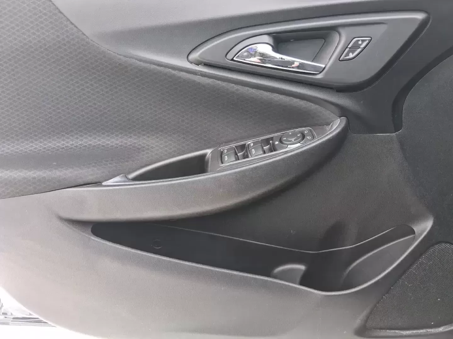 2018 Chevrolet Malibu LT (1G1ZD5STXJF) with an ECOTEC 1.5L I-4 gasoline direct injection engine, 6A transmission, located at 1230 East Main St, Xenia, OH, 45385, (937) 908-9800, 39.688026, -83.910172 - Need a dependable sedan that can handle the weekday commute, weekend errands, and the occasional I-75 road trip without draining your budget? This 2018 Chevrolet Malibu LT is built for real life in Troy-comfortable for long drives, efficient on regular unleaded, and roomy enough for growing families - Photo#20