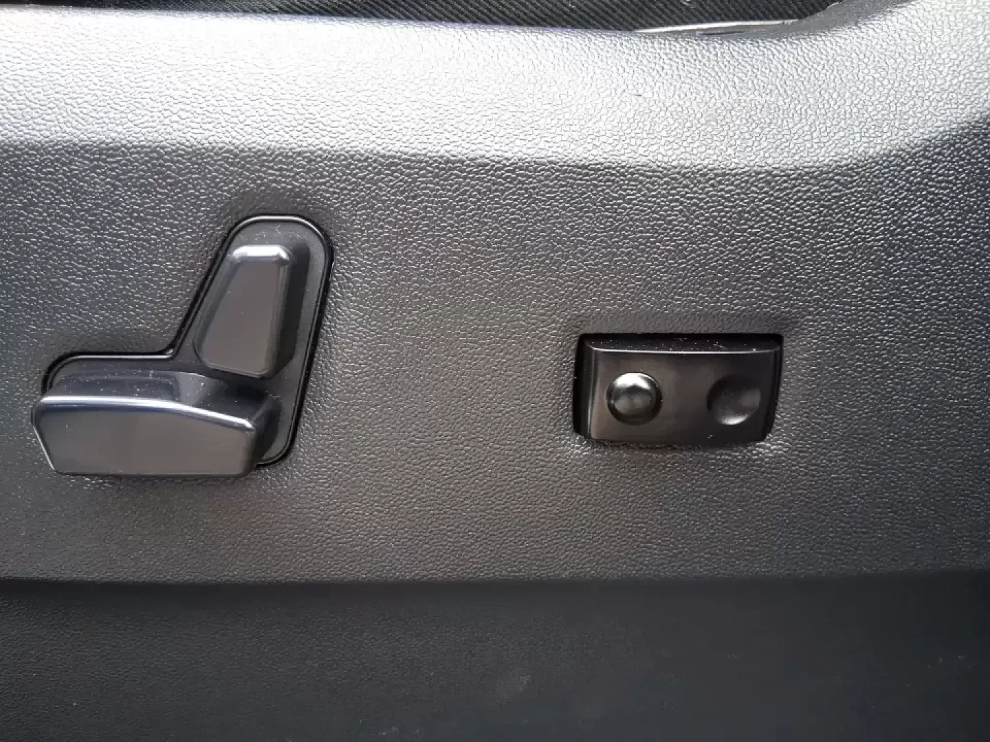 2019 Dodge Grand Caravan GT (2C4RDGEG1KR) with an Pentastar 3.6L V-6 DOHC engine, 6A transmission, located at 1951 S Dayton Lakeview Rd., New Carlisle, OH, 45344, (937) 908-9800, 39.890999, -84.050255 - Life gets busy fast-school drop-offs, grocery runs, weekend tournaments, and the occasional road trip to reset. This 2019 Dodge Grand Caravan GT is built for real-life schedules, giving growing families, rideshare-friendly commuters, and budget-conscious buyers the space and comfort of a well-equipp - Photo#18