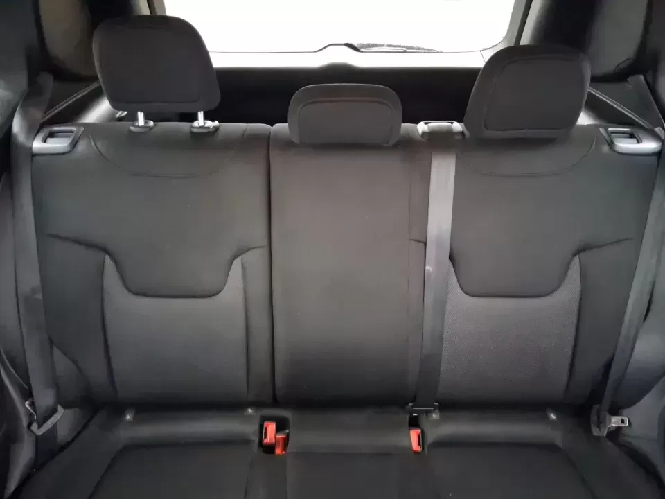 2018 Jeep Renegade Upland Edition 4x4 (ZACCJBAB1JP) with an Tigershark MultiAir 2.4L I-4 variable valve contro engine, 6M transmission, located at 4508 South Dixie Dr, Moraine, OH, 45439, (937) 908-9800, 39.689976, -84.218452 - Weekend getaways to John Bryan State Park, snowy commutes down US-35, or daily school-and-grocery runs around Xenia all get easier when you've got a compact SUV that's sized for city parking but ready for Ohio backroads. This 2018 Jeep Renegade Upland Edition 4x4 brings that go-anywhere, do-everythi - Photo#14