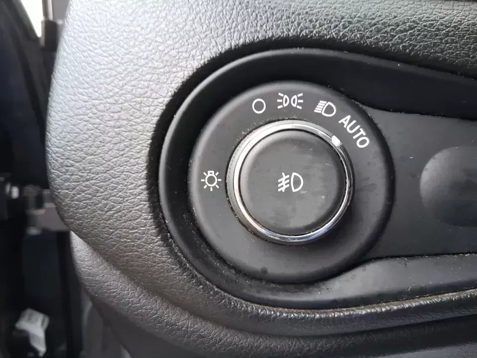 2018 Jeep Renegade Upland Edition 4x4 (ZACCJBAB1JP) with an Tigershark MultiAir 2.4L I-4 variable valve contro engine, 6M transmission, located at 4508 South Dixie Dr, Moraine, OH, 45439, (937) 908-9800, 39.689976, -84.218452 - Weekend getaways to John Bryan State Park, snowy commutes down US-35, or daily school-and-grocery runs around Xenia all get easier when you've got a compact SUV that's sized for city parking but ready for Ohio backroads. This 2018 Jeep Renegade Upland Edition 4x4 brings that go-anywhere, do-everythi - Photo#17
