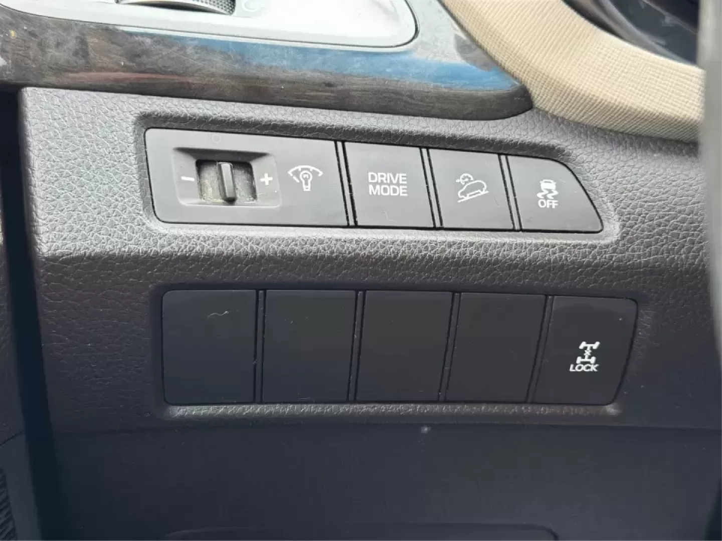 2018 Hyundai Santa Fe 2.4L (5XYZTDLB6JG) with an Theta II 2.4L I-4 gasoline direct injection engine, 6A transmission, located at 8750 N County Rd 25A, Piqua, OH, 45356, (937) 908-9800, 40.164391, -84.232513 - Road trips to Indian Lake, snowy school runs, and everyday commuting up and down I75 feel a lot easier when your SUV is roomy, confident in bad weather, and comfortable for everyone on board. This 2018 Hyundai Santa Fe 2.4L in striking Nightfall Blue is a practical, family-friendly sport utility tha - Photo#17