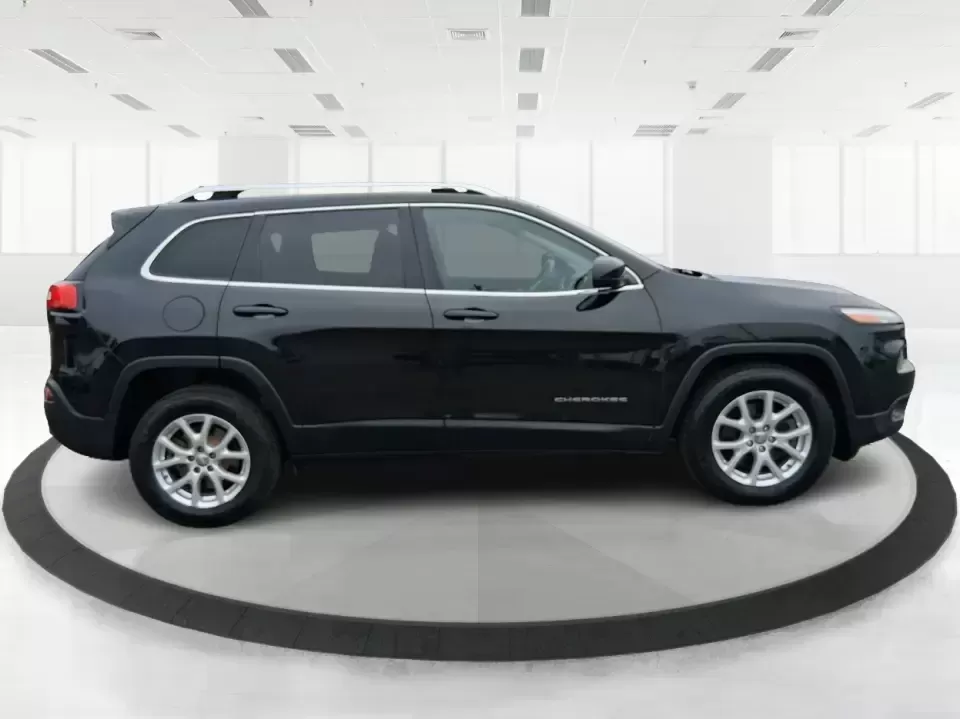 2015 Jeep Cherokee Latitude (1C4PJMCBXFW) with an 2.4L L4 DOHC 16V engine, 9-Speed Automatic transmission, located at 1230 East Main St, Xenia, OH, 45385, (937) 908-9800, 39.688026, -83.910172 - Weekend escapes to John Bryan State Park, snowy school runs, and everyday commuting up US35 feel a lot easier when you're driving a capable crossover that's comfortable, confident, and ready for Ohio weather. This 2015 Jeep Cherokee Latitude is a smart fit for busy families in Beavercreek, professio - Photo#1