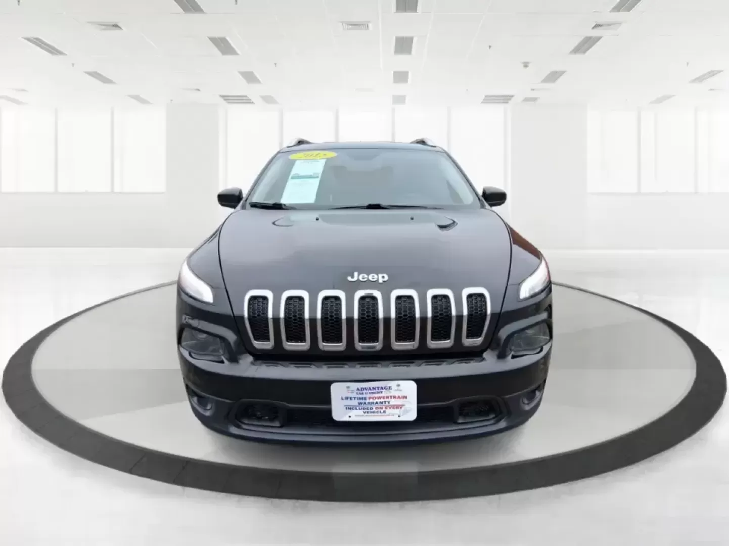 2015 Jeep Cherokee Latitude (1C4PJMCBXFW) with an 2.4L L4 DOHC 16V engine, 9-Speed Automatic transmission, located at 1230 East Main St, Xenia, OH, 45385, (937) 908-9800, 39.688026, -83.910172 - Weekend escapes to John Bryan State Park, snowy school runs, and everyday commuting up US35 feel a lot easier when you're driving a capable crossover that's comfortable, confident, and ready for Ohio weather. This 2015 Jeep Cherokee Latitude is a smart fit for busy families in Beavercreek, professio - Photo#7