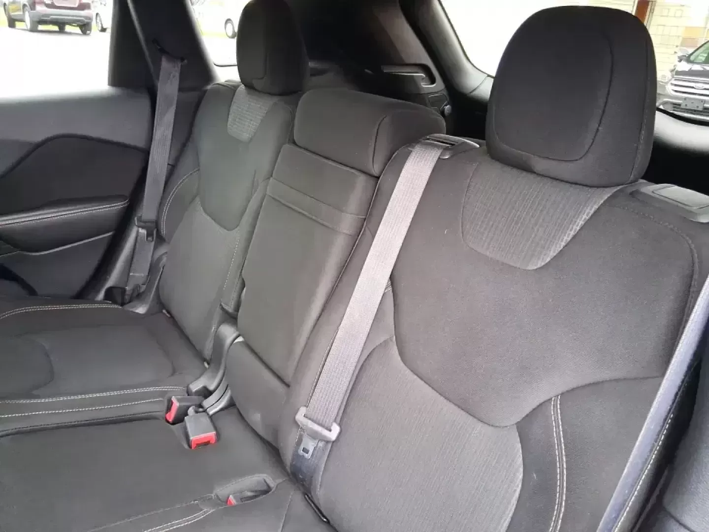 2015 Jeep Cherokee Latitude (1C4PJMCBXFW) with an 2.4L L4 DOHC 16V engine, 9-Speed Automatic transmission, located at 1230 East Main St, Xenia, OH, 45385, (937) 908-9800, 39.688026, -83.910172 - Weekend escapes to John Bryan State Park, snowy school runs, and everyday commuting up US35 feel a lot easier when you're driving a capable crossover that's comfortable, confident, and ready for Ohio weather. This 2015 Jeep Cherokee Latitude is a smart fit for busy families in Beavercreek, professio - Photo#10