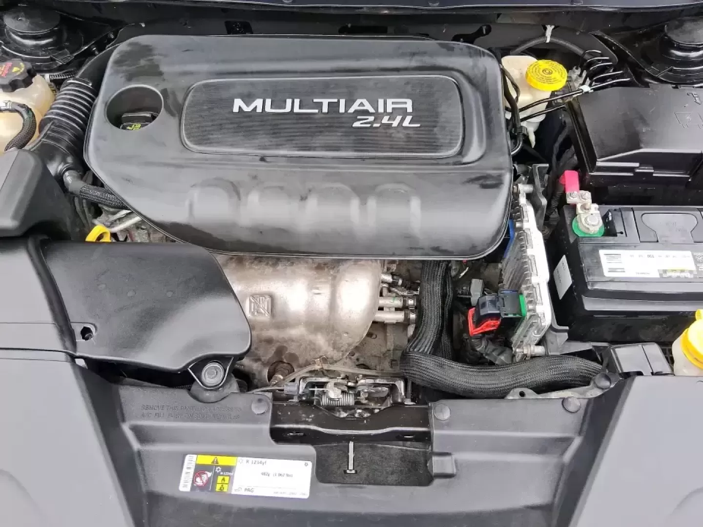 2015 Jeep Cherokee Latitude (1C4PJMCBXFW) with an 2.4L L4 DOHC 16V engine, 9-Speed Automatic transmission, located at 1230 East Main St, Xenia, OH, 45385, (937) 908-9800, 39.688026, -83.910172 - Weekend escapes to John Bryan State Park, snowy school runs, and everyday commuting up US35 feel a lot easier when you're driving a capable crossover that's comfortable, confident, and ready for Ohio weather. This 2015 Jeep Cherokee Latitude is a smart fit for busy families in Beavercreek, professio - Photo#11