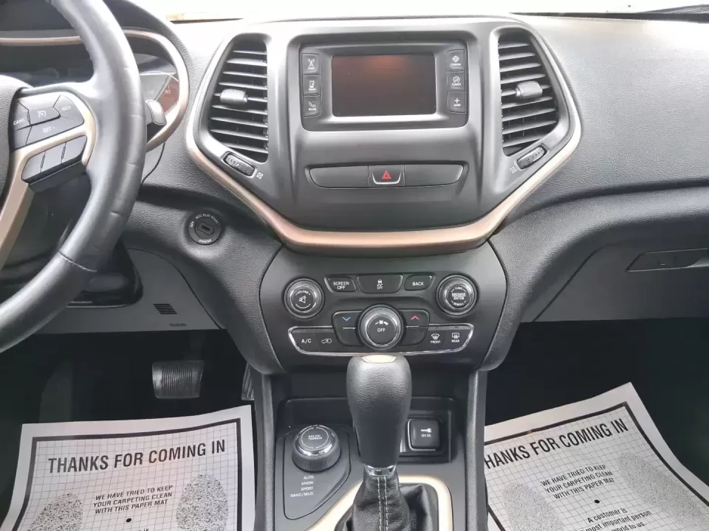 2015 Jeep Cherokee Latitude (1C4PJMCBXFW) with an 2.4L L4 DOHC 16V engine, 9-Speed Automatic transmission, located at 1230 East Main St, Xenia, OH, 45385, (937) 908-9800, 39.688026, -83.910172 - Weekend escapes to John Bryan State Park, snowy school runs, and everyday commuting up US35 feel a lot easier when you're driving a capable crossover that's comfortable, confident, and ready for Ohio weather. This 2015 Jeep Cherokee Latitude is a smart fit for busy families in Beavercreek, professio - Photo#13