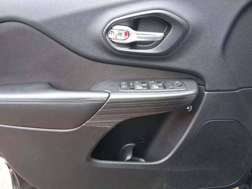 2015 Jeep Cherokee Latitude (1C4PJMCBXFW) with an 2.4L L4 DOHC 16V engine, 9-Speed Automatic transmission, located at 1230 East Main St, Xenia, OH, 45385, (937) 908-9800, 39.688026, -83.910172 - Weekend escapes to John Bryan State Park, snowy school runs, and everyday commuting up US35 feel a lot easier when you're driving a capable crossover that's comfortable, confident, and ready for Ohio weather. This 2015 Jeep Cherokee Latitude is a smart fit for busy families in Beavercreek, professio - Photo#18