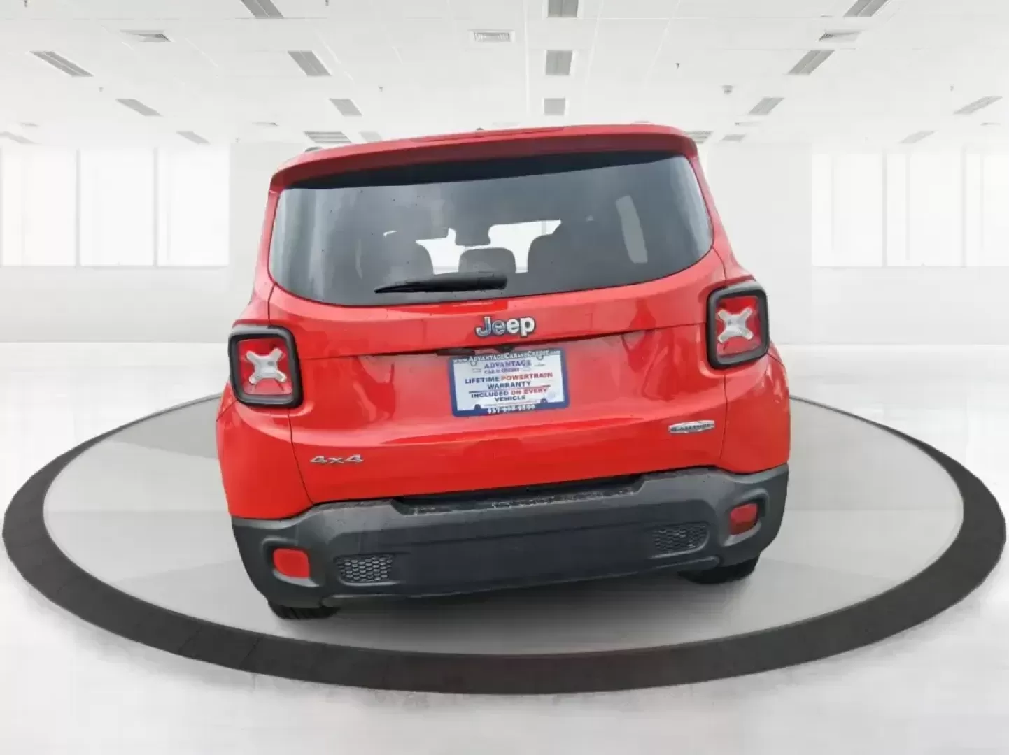 2016 Jeep Renegade Latitude (ZACCJBBT1GP) with an 2.4L L4 DOHC 16V engine, 6M transmission, located at 1184 Kauffman Ave, Fairborn, OH, 45324, (937) 908-9800, 39.807072, -84.030914 - Picture your next Ohio weekend: a quick commute from Fairborn to Wright-Patterson AFB during the week, then a spontaneous road trip to Yellow Springs or an afternoon exploring the trails near John Bryan State Park when the weather's perfect. This 2016 Jeep Renegade Latitude in bold Colorado Red is b - Photo#3