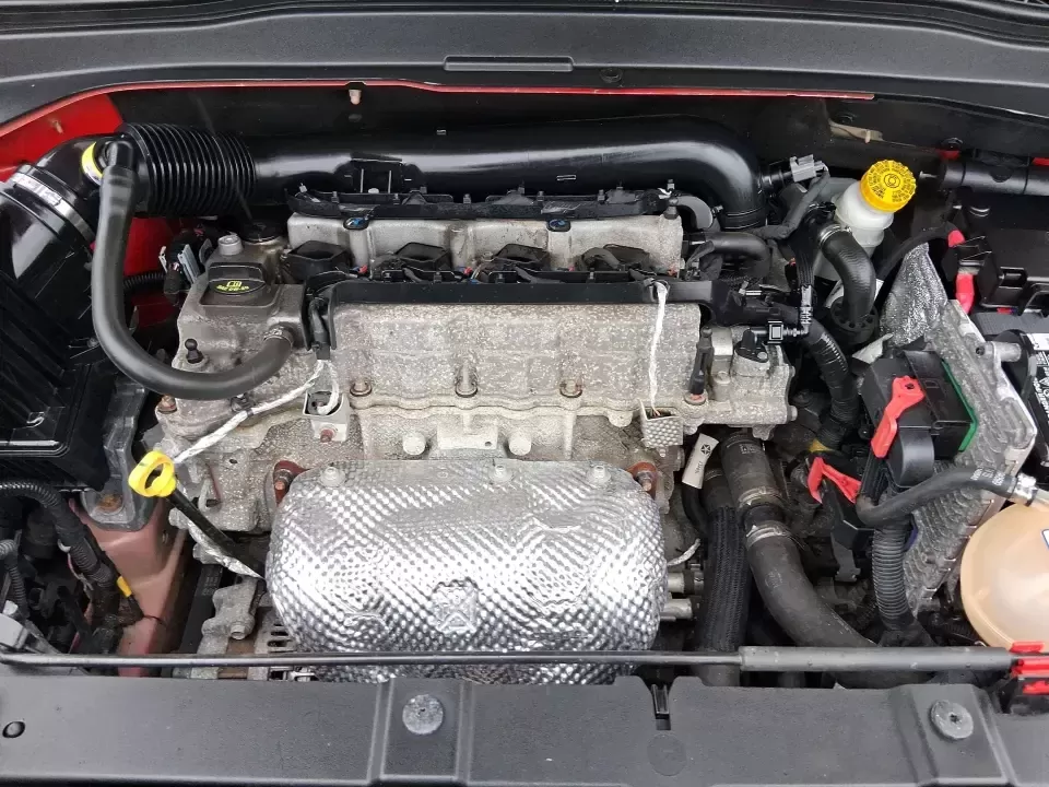 2016 Jeep Renegade Latitude (ZACCJBBT1GP) with an 2.4L L4 DOHC 16V engine, 6M transmission, located at 1184 Kauffman Ave, Fairborn, OH, 45324, (937) 908-9800, 39.807072, -84.030914 - Picture your next Ohio weekend: a quick commute from Fairborn to Wright-Patterson AFB during the week, then a spontaneous road trip to Yellow Springs or an afternoon exploring the trails near John Bryan State Park when the weather's perfect. This 2016 Jeep Renegade Latitude in bold Colorado Red is b - Photo#11