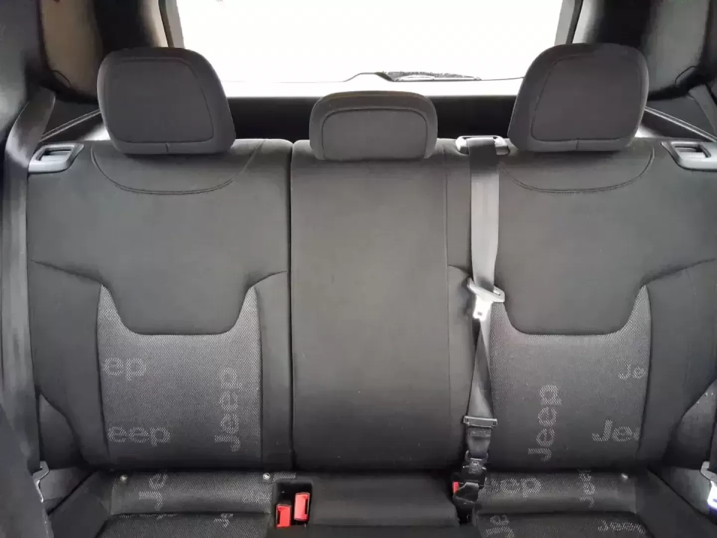 2016 Jeep Renegade Latitude (ZACCJBBT1GP) with an 2.4L L4 DOHC 16V engine, 6M transmission, located at 1184 Kauffman Ave, Fairborn, OH, 45324, (937) 908-9800, 39.807072, -84.030914 - Picture your next Ohio weekend: a quick commute from Fairborn to Wright-Patterson AFB during the week, then a spontaneous road trip to Yellow Springs or an afternoon exploring the trails near John Bryan State Park when the weather's perfect. This 2016 Jeep Renegade Latitude in bold Colorado Red is b - Photo#14