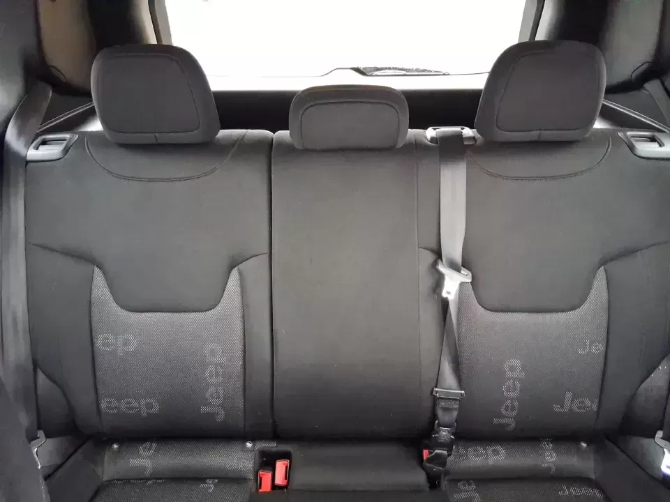 2016 Jeep Renegade Latitude (ZACCJBBT1GP) with an 2.4L L4 DOHC 16V engine, 6M transmission, located at 1184 Kauffman Ave, Fairborn, OH, 45324, (937) 908-9800, 39.807072, -84.030914 - Picture your next Ohio weekend: a quick commute from Fairborn to Wright-Patterson AFB during the week, then a spontaneous road trip to Yellow Springs or an afternoon exploring the trails near John Bryan State Park when the weather's perfect. This 2016 Jeep Renegade Latitude in bold Colorado Red is b - Photo#14