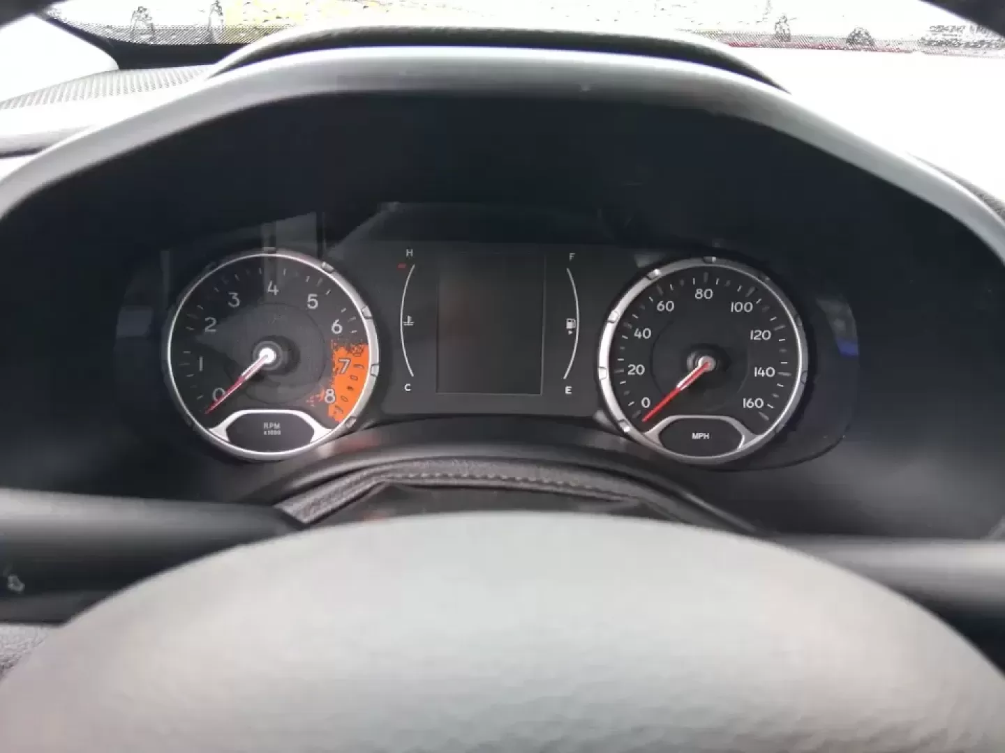 2016 Jeep Renegade Latitude (ZACCJBBT1GP) with an 2.4L L4 DOHC 16V engine, 6M transmission, located at 1184 Kauffman Ave, Fairborn, OH, 45324, (937) 908-9800, 39.807072, -84.030914 - Picture your next Ohio weekend: a quick commute from Fairborn to Wright-Patterson AFB during the week, then a spontaneous road trip to Yellow Springs or an afternoon exploring the trails near John Bryan State Park when the weather's perfect. This 2016 Jeep Renegade Latitude in bold Colorado Red is b - Photo#15