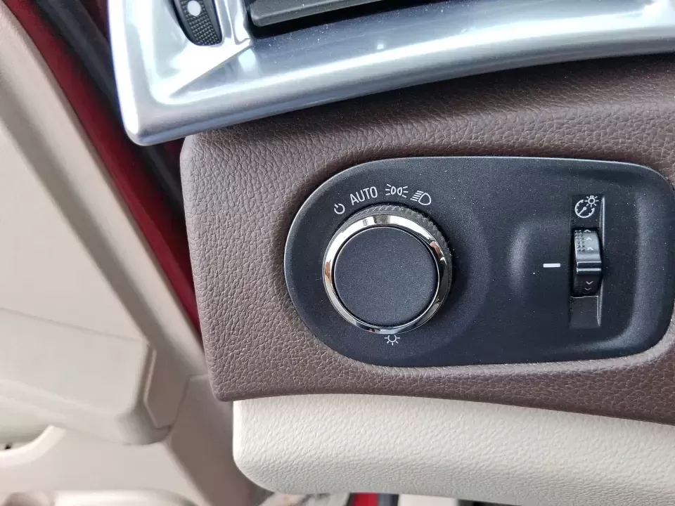 2013 Cadillac SRX Luxury Collection (3GYFNGE3XDS) with an 3.6L V-6 gasoline direct injection engine, 6-Speed Automatic transmission, located at 1230 East Main St, Xenia, OH, 45385, (937) 908-9800, 39.688026, -83.910172 - Make every day feel a little more first-class-whether you're commuting from Xenia to Beavercreek, planning a family run to the Greene County Fairgrounds, or loading up for a weekend getaway through Clifton Gorge. This 2013 Cadillac SRX Luxury Collection is the kind of SUV that fits real life: comfor - Photo#16