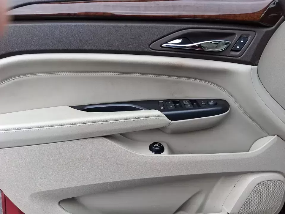 2013 Cadillac SRX Luxury Collection (3GYFNGE3XDS) with an 3.6L V-6 gasoline direct injection engine, 6-Speed Automatic transmission, located at 1230 East Main St, Xenia, OH, 45385, (937) 908-9800, 39.688026, -83.910172 - Make every day feel a little more first-class-whether you're commuting from Xenia to Beavercreek, planning a family run to the Greene County Fairgrounds, or loading up for a weekend getaway through Clifton Gorge. This 2013 Cadillac SRX Luxury Collection is the kind of SUV that fits real life: comfor - Photo#18