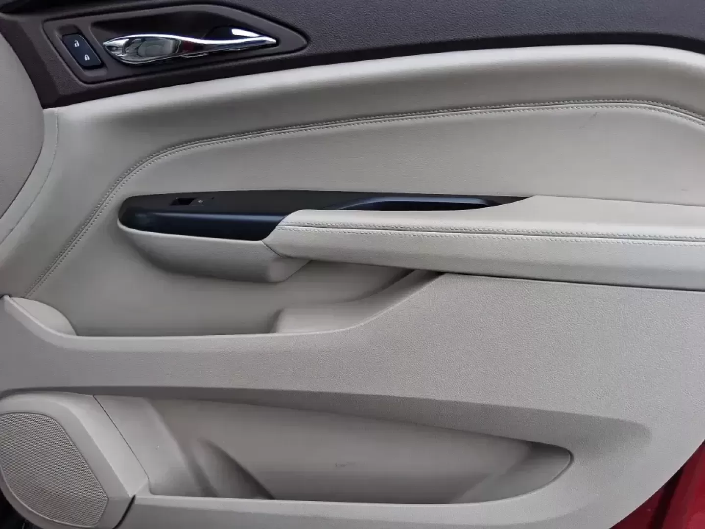 2013 Cadillac SRX Luxury Collection (3GYFNGE3XDS) with an 3.6L V-6 gasoline direct injection engine, 6-Speed Automatic transmission, located at 1230 East Main St, Xenia, OH, 45385, (937) 908-9800, 39.688026, -83.910172 - Make every day feel a little more first-class-whether you're commuting from Xenia to Beavercreek, planning a family run to the Greene County Fairgrounds, or loading up for a weekend getaway through Clifton Gorge. This 2013 Cadillac SRX Luxury Collection is the kind of SUV that fits real life: comfor - Photo#19