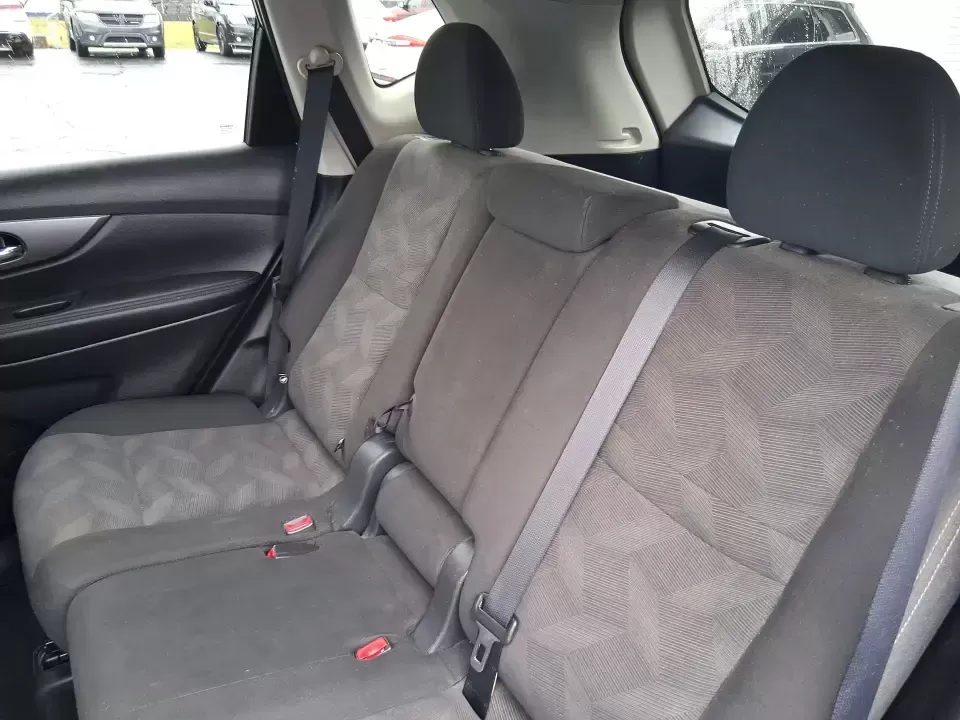 2016 Nissan Rogue SV (KNMAT2MV9GP) with an 2.5L I-4 DOHC engine, CVT transmission, located at 880 E. National Road, Vandalia, OH, 45377, (937) 908-9800, 39.891918, -84.183594 - Need a dependable SUV that fits real life in Vandalia-school drop-offs, long commutes to Dayton, and weekend getaways up I75-without the stress of traditional bank hurdles? This 2016 Nissan Rogue SV in Magnetic Black is a smart, versatile choice for busy families, frequent travelers, and budget-cons - Photo#10