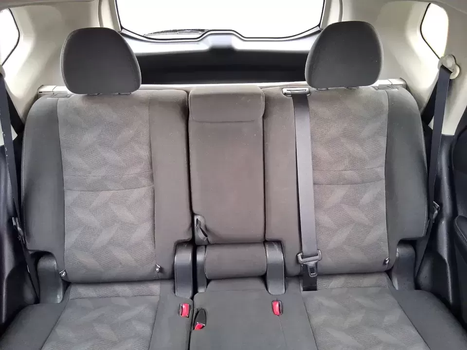 2016 Nissan Rogue SV (KNMAT2MV9GP) with an 2.5L I-4 DOHC engine, CVT transmission, located at 880 E. National Road, Vandalia, OH, 45377, (937) 908-9800, 39.891918, -84.183594 - Need a dependable SUV that fits real life in Vandalia-school drop-offs, long commutes to Dayton, and weekend getaways up I75-without the stress of traditional bank hurdles? This 2016 Nissan Rogue SV in Magnetic Black is a smart, versatile choice for busy families, frequent travelers, and budget-cons - Photo#15